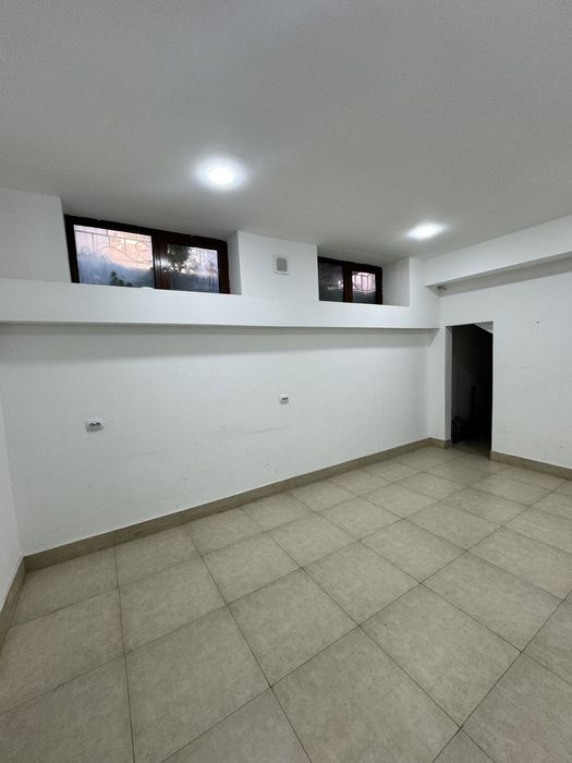 Сдается в аренду 50 кв полуподвал (магазин Каприз, Манхеттен)