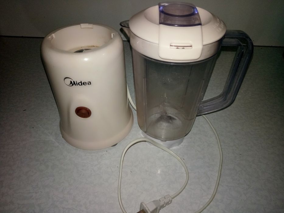 Продам блендер  Midea