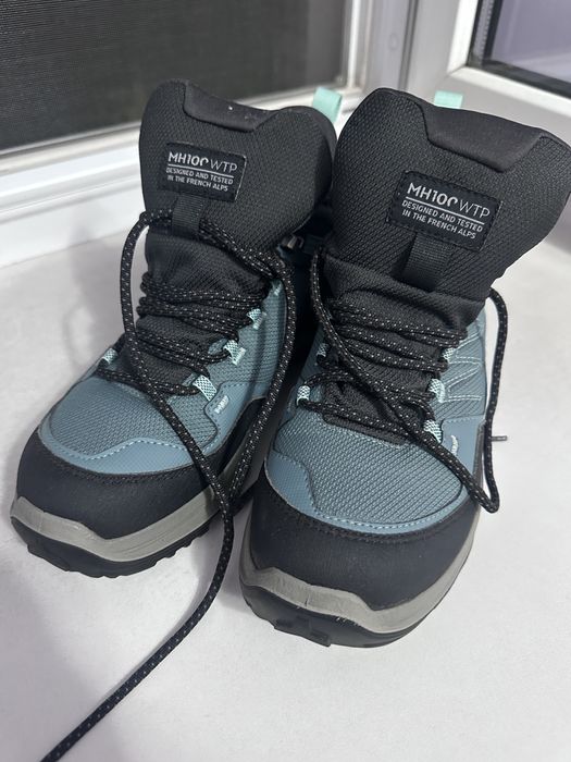 Продаю треккинговые ботинки Quechua