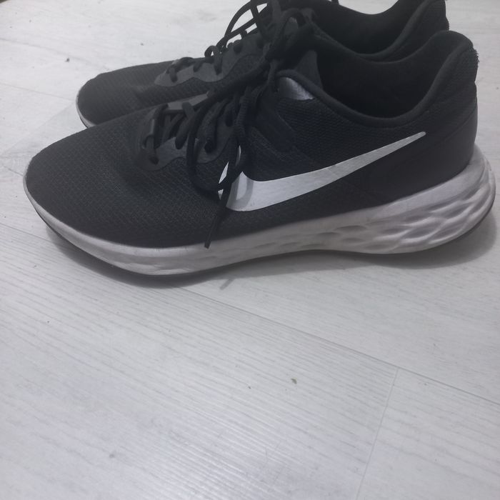 Продам кроссовки Nike 44р.