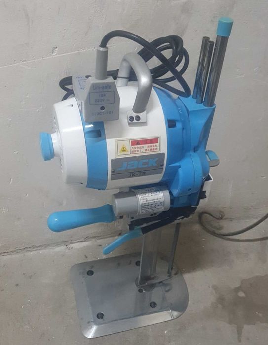 Апарат для резка ткани