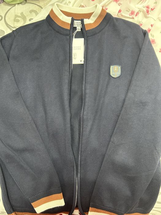 Синий свитер новый продаю