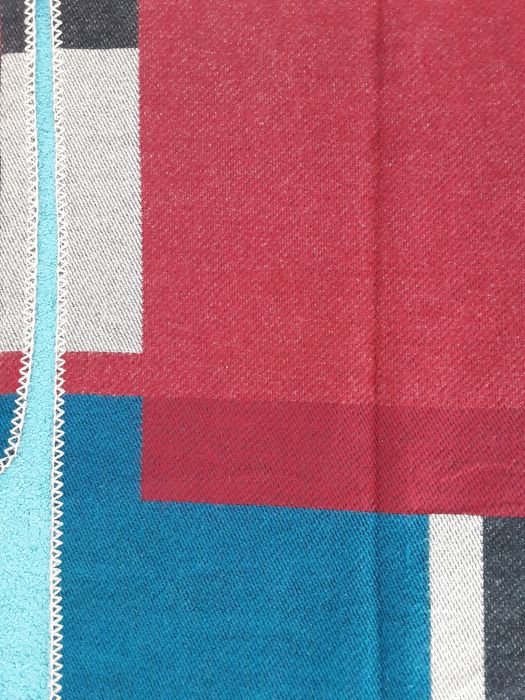 Дамско вълнено пончо