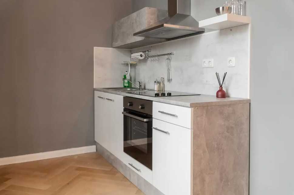 Дава се под наем Едностаен апартамент в Пловдив, Център - 40 кв.м за 150 € - Снимка #1