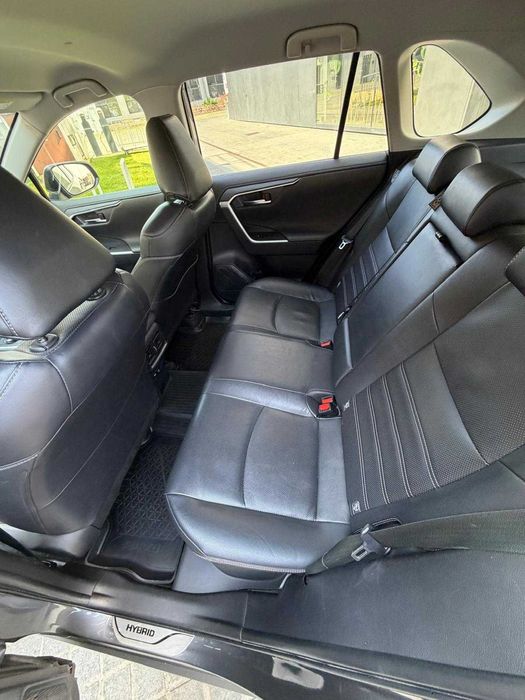 Toyota RAV4 Hybrid Luxury Plus, Full option, Carlig, 2 seturi jante aliaj cu cauciucuri, Martie 2022