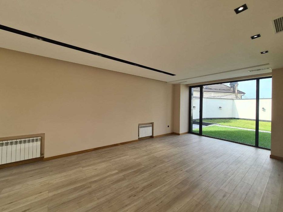 Продается Великолепный с 1300 кв.м (Центр Луначарского)