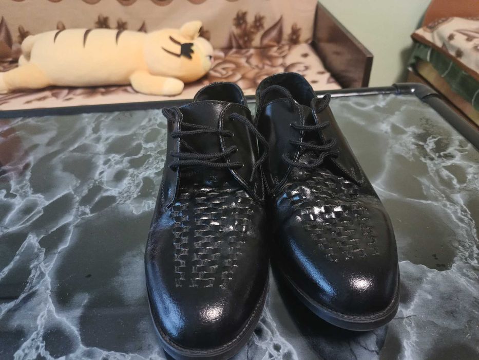 Продавам чисто нови български мъжки официални обувки