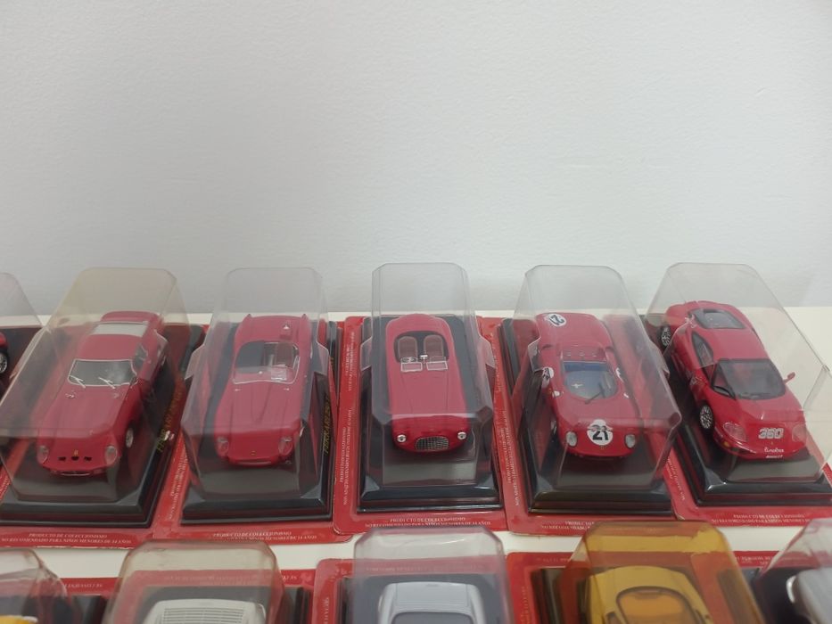 24 machete Ferrari 1/43 ( colecția Fabbri). Preț bucata