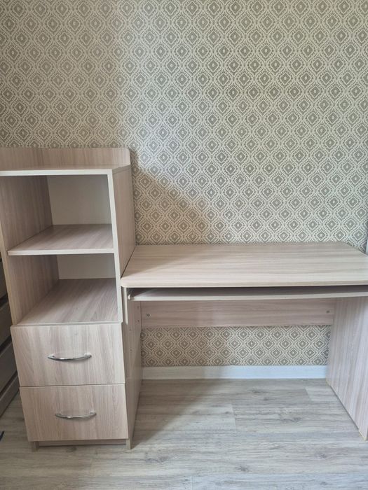 Стол деревянный бежевый