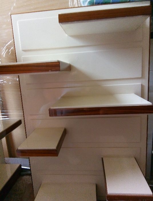 Дизайнерски етажерки MDF, полиуретанов лак.