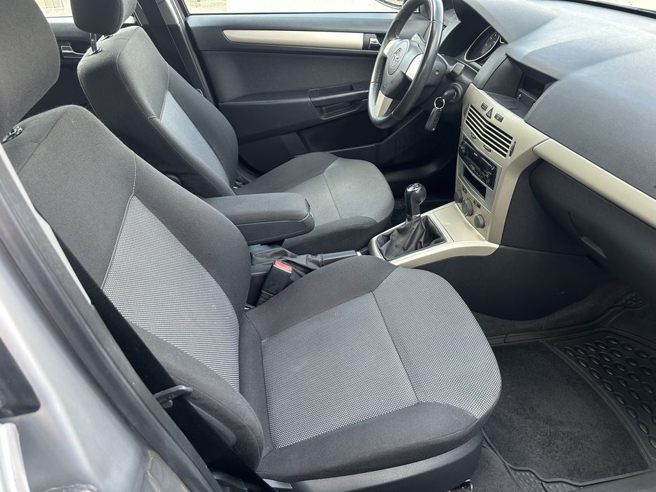 Opel Astra 1.6 Benzina 116 Cp an 2009  Sedan
