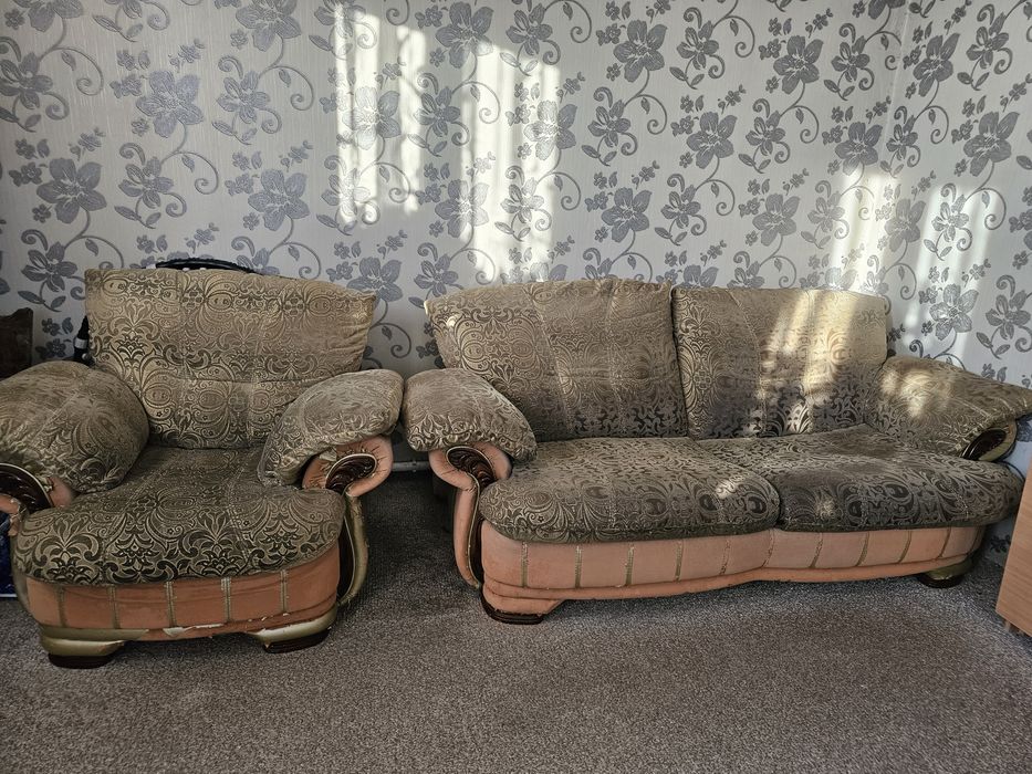 Отдам даром мягкий уголок.