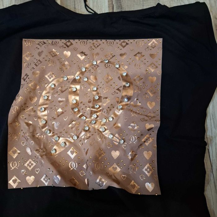 Дамска тениска с камъни