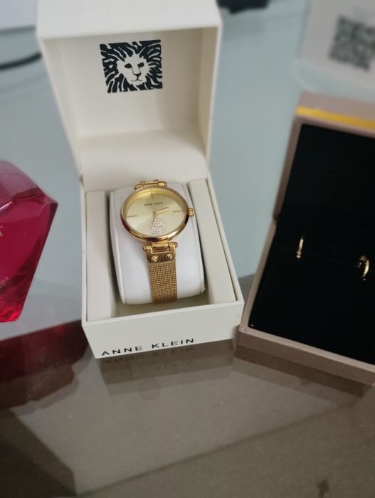 Продаю часы Anne Klein с документами. Оригинал.