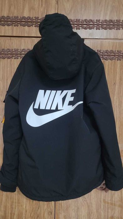 Куртка демисезонная на мальчика.