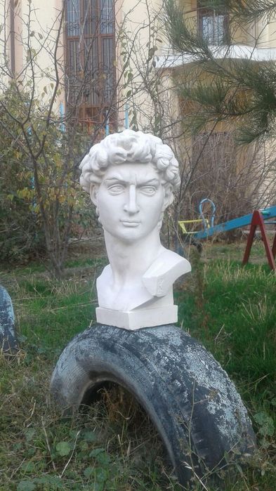 Продаётся гипсовый бюст Давида