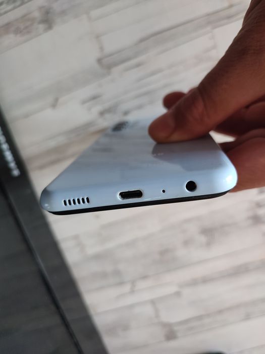 Продам телефон смартфон Самсунг а13