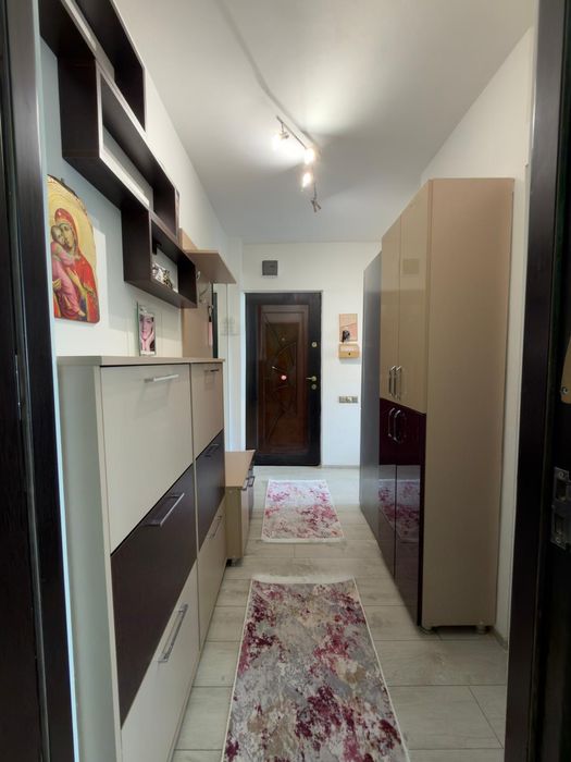 Închiriez apartament