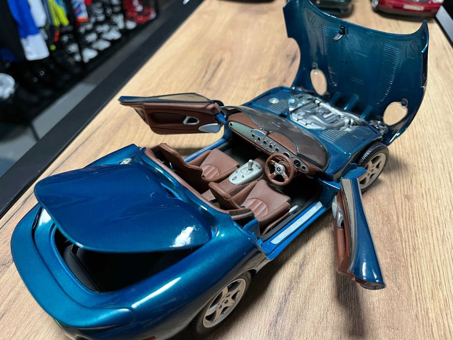 МАISTO колекционерски модел JAGUAR XK180 2002 г. 1:18 мащаб