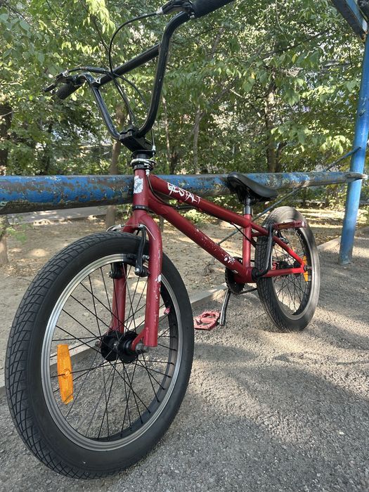 Трюковой велосипед bmx в хорошем состаянии
