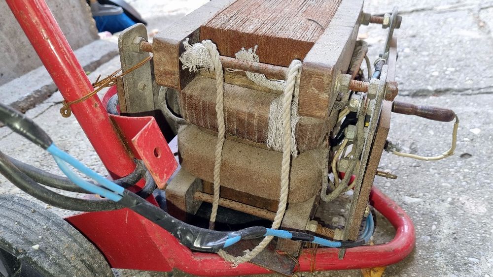 Aparat de sudură cu transformator – FUNCȚIONAL – construcție robustă, pe roți