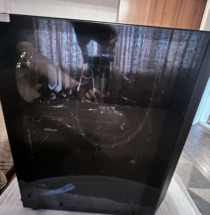 Продавам геймърски компютър AMD Ryzen 5 5600 / RX 6600 8GB / 16GB RAM / 1TB SSD