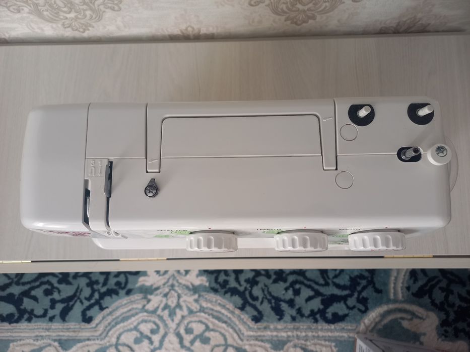 Продам швейную машину