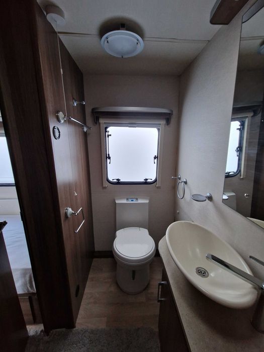 Rulota Venus 550 2016 | 4 locuri | 2 Zone| Paturi separate | Mover | Cort mare |