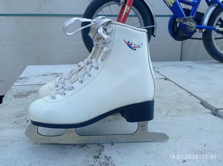 Продам коньки 37 размер