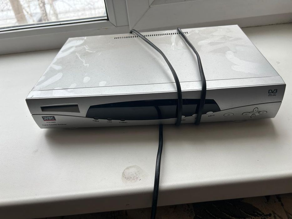 спутниковый ресивер марки Svec.