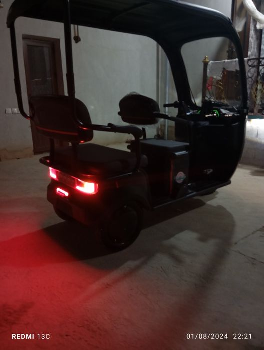 Skuter sotiladi usti yopiq