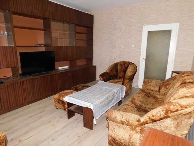 Дава се под наем Тристаен апартамент в Търговище, Център - 80 кв.м за 178.5 € - Снимка #3