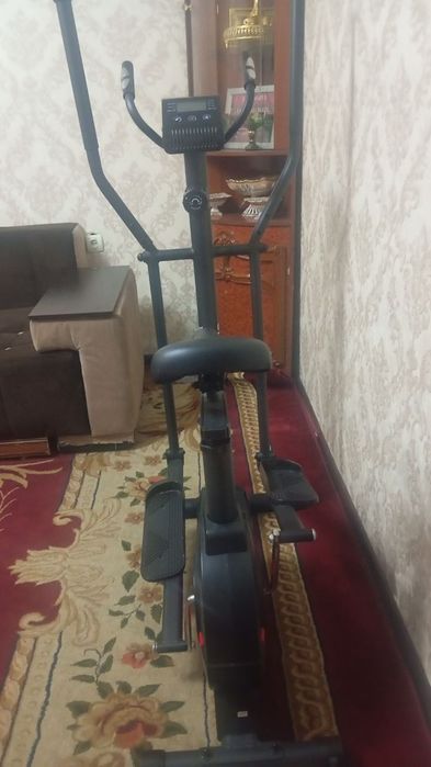 Velotrinajor qizil qora rangda