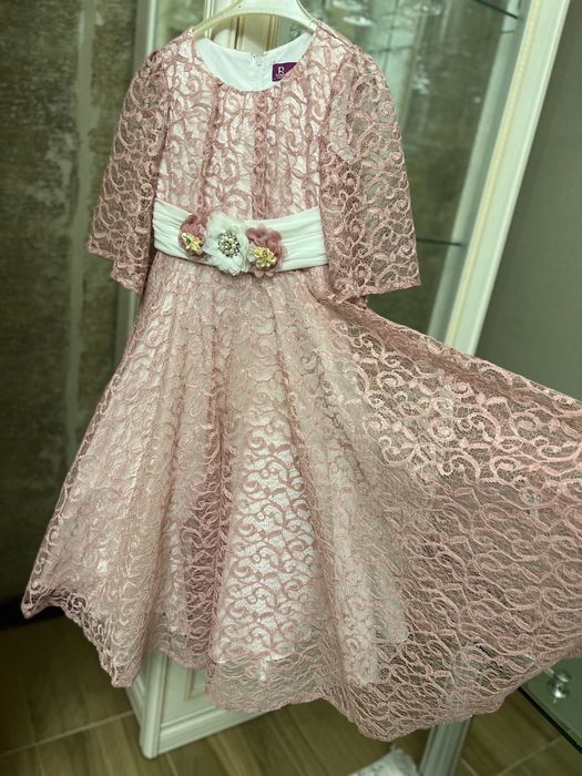 Красивое нарядное платье