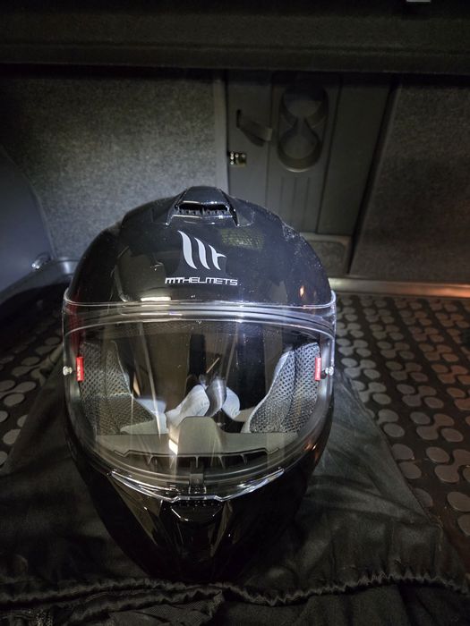 Черна каска MT targo