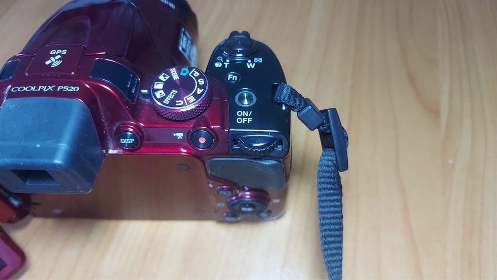 Nikon 1 Qizil rang