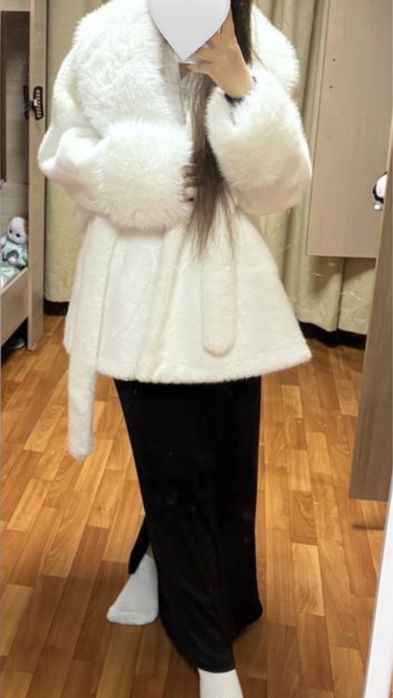 Шубка белая 42 размера