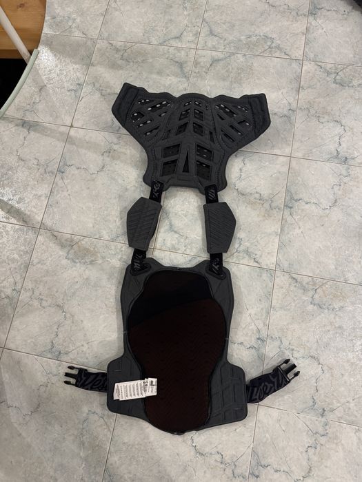 СПЕШНО!!! Troy lee design rockfight ce flex нагръдник