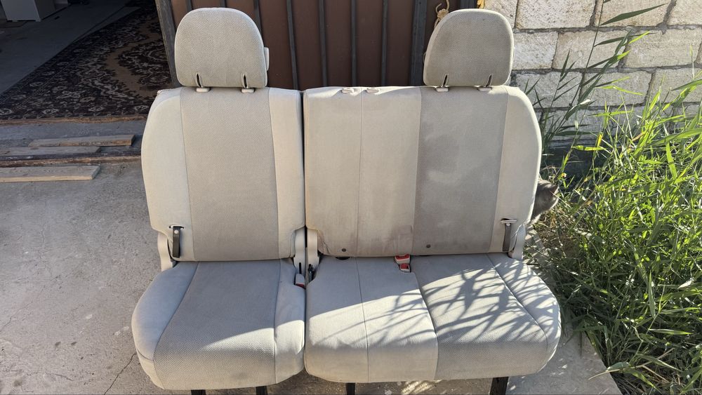 продам сидения на тойоту сиенну