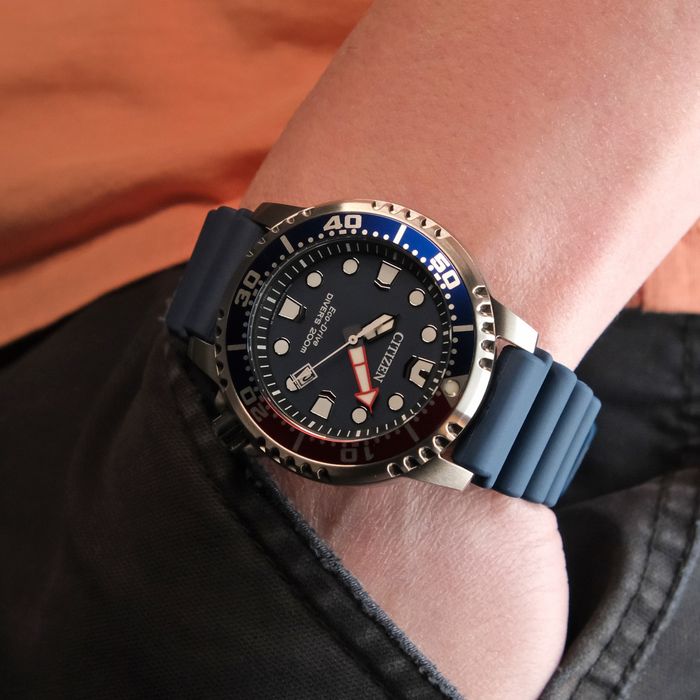 Часы Citizen promaster eco drive.