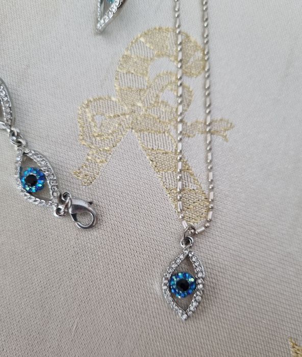 Комплекти колие и обеци различни видове нови