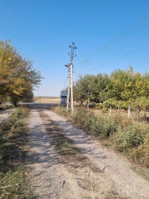 Столбы для линии электропередач в комп. 3-х фазным алюм. кабелем и ТП.
