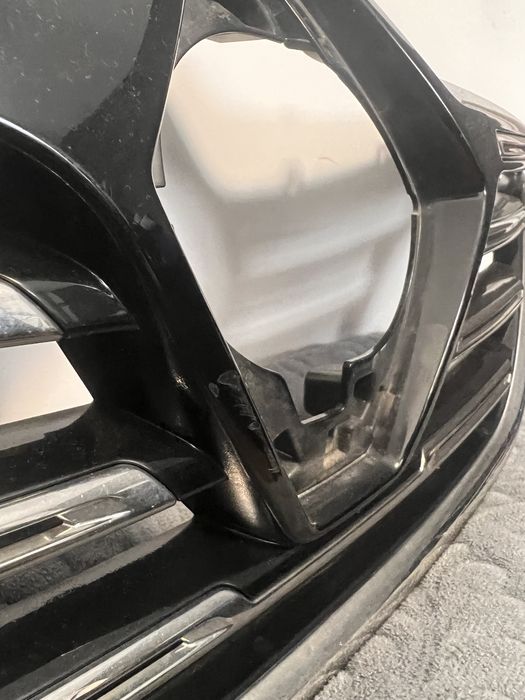 Grila radiator Renault Megane 4 ORIGINALA (varianta cu Distronic)
