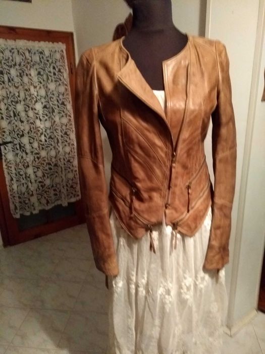 ЕСТЕСТВЕНА КОЖА -агнешка напа, цвят капучино, дамско кожено яке