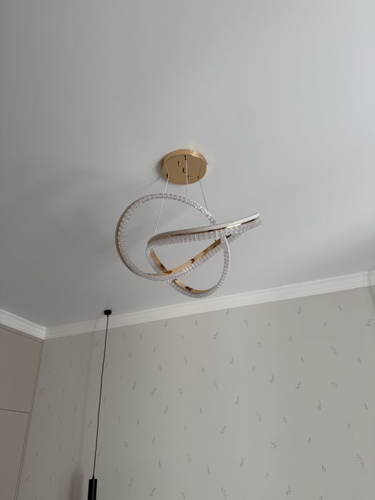 Продам диван, две люстры и ковер