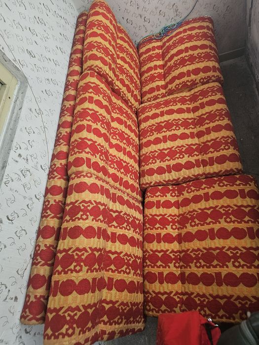 Set mobilier canapea, 2 fotolii, 2 otoman, masa bonus