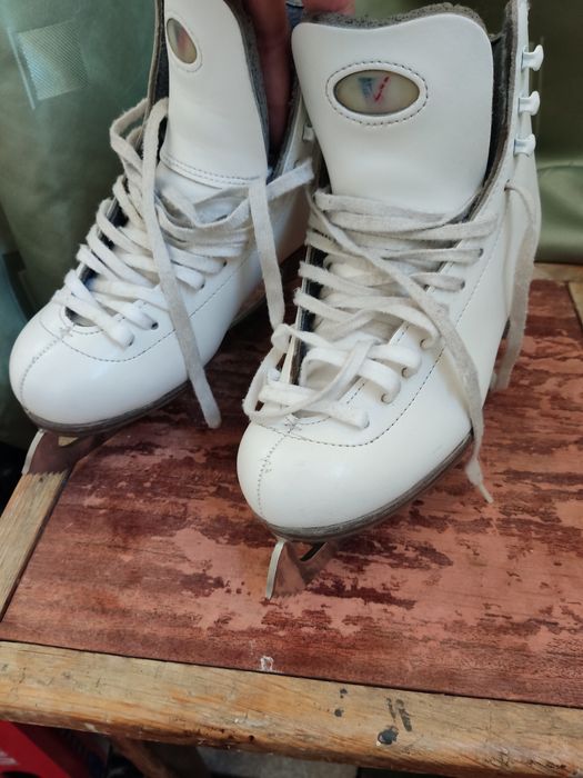 Продам коньки фигурные профессиональные детские