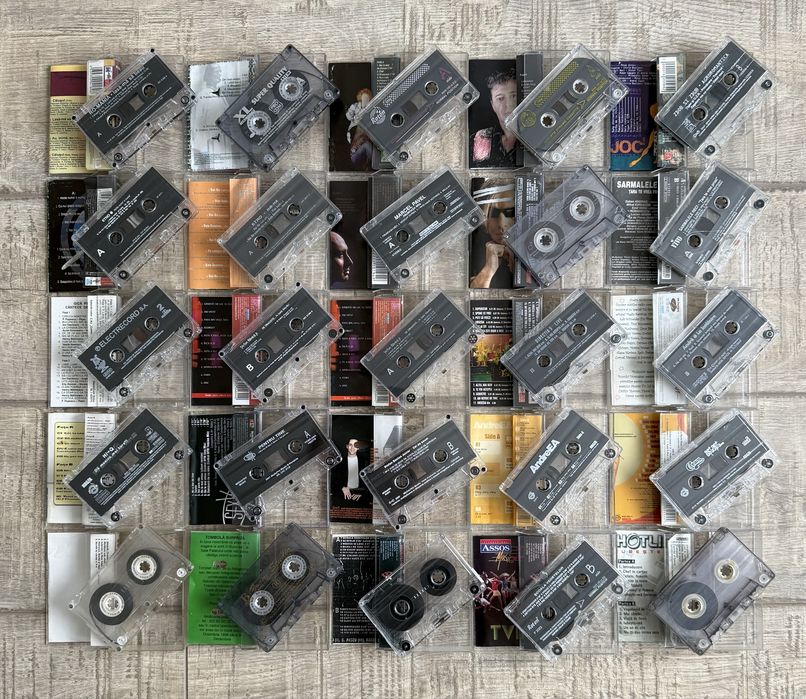 50 de casete audio cu muzica romaneasca