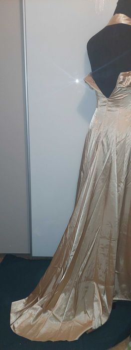 Rochie lunga aurie cu trena