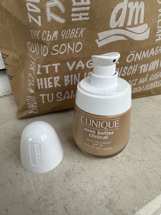 Фон дьо тен Clinique Even Better™ Clinica Serum Foundation